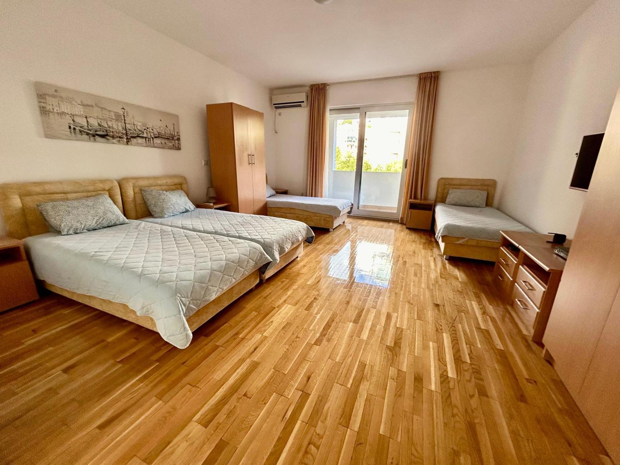 Apartament Mitende *